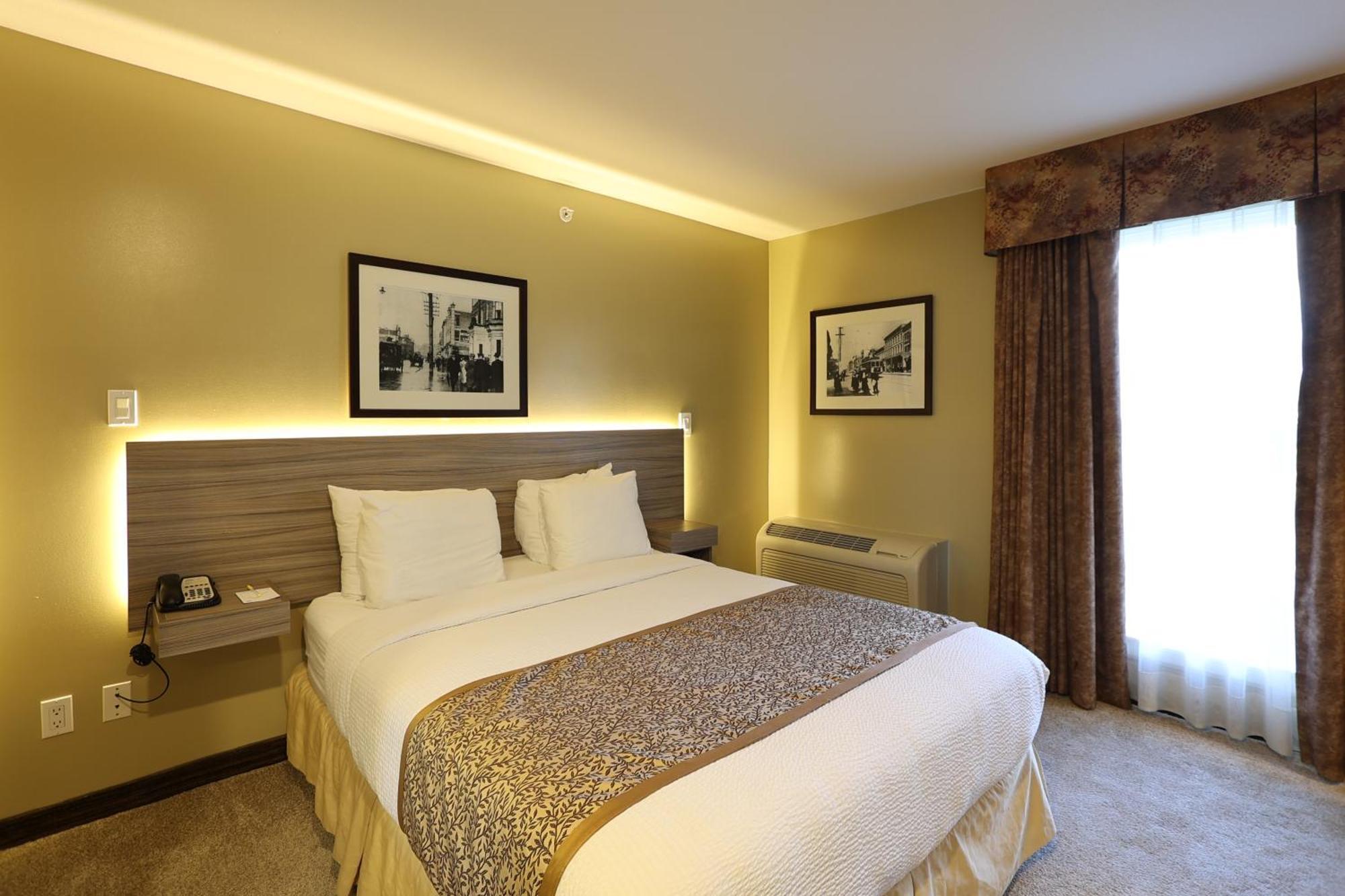 Days Inn By Wyndham Суррей Экстерьер фото