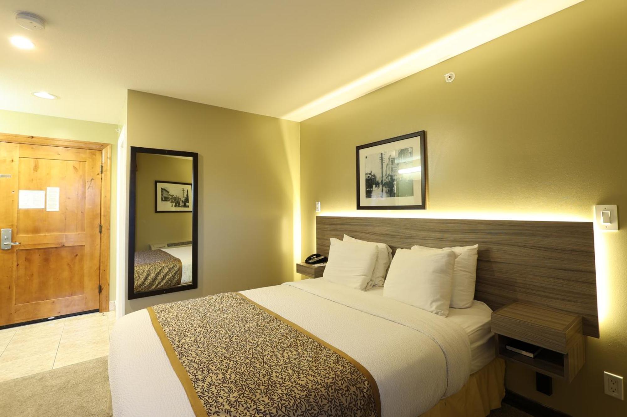 Days Inn By Wyndham Суррей Экстерьер фото