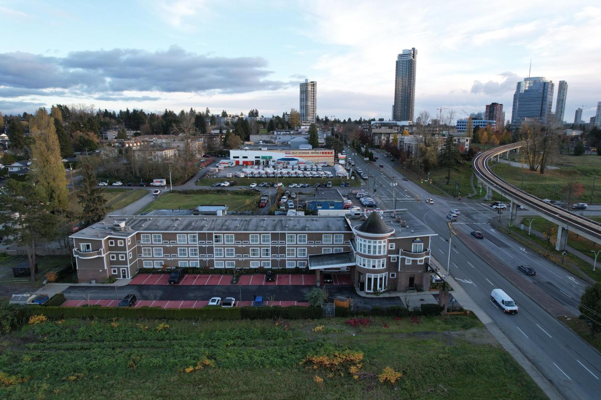 Days Inn By Wyndham Суррей Экстерьер фото